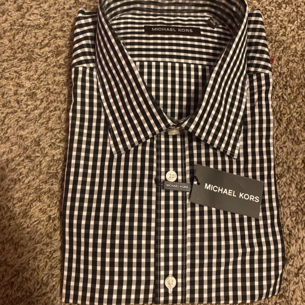 Button up - Picture 2 of 3